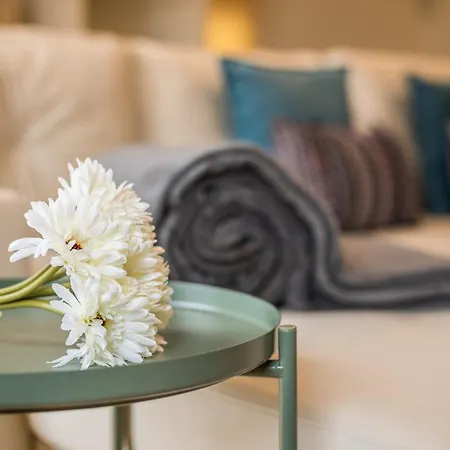 Guestready - Stroke Of Genius Duplex Apartment